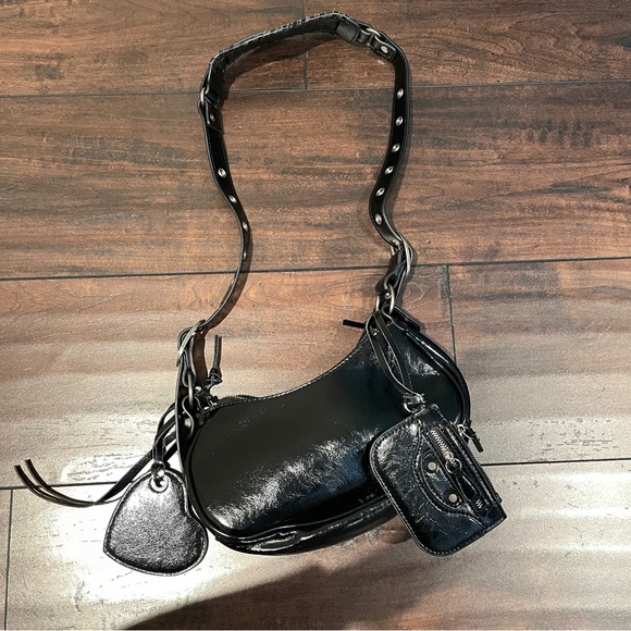 Black crossbody bag - Picture 2 of 3